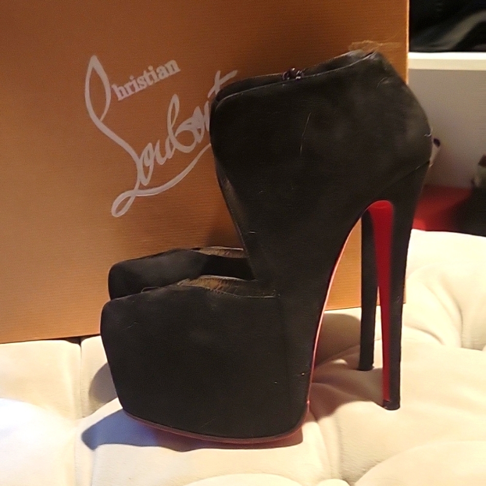 Christian Louboutin black platform stiletto, size 6.5